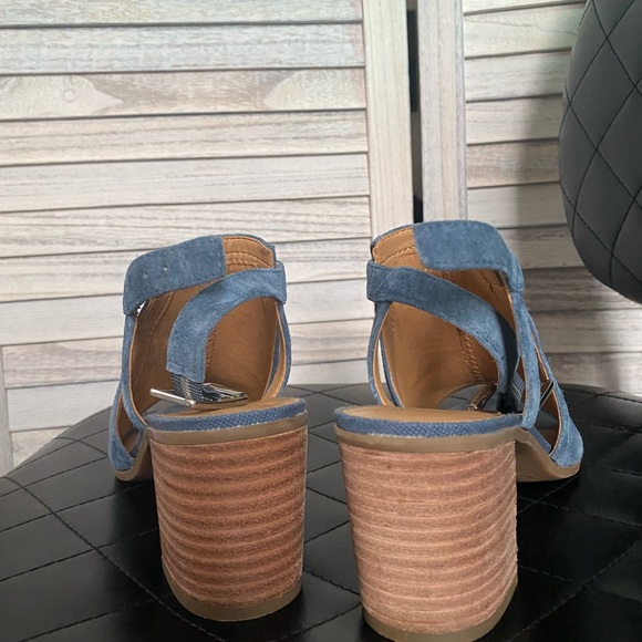 Blue Heals - Picture 3 of 5